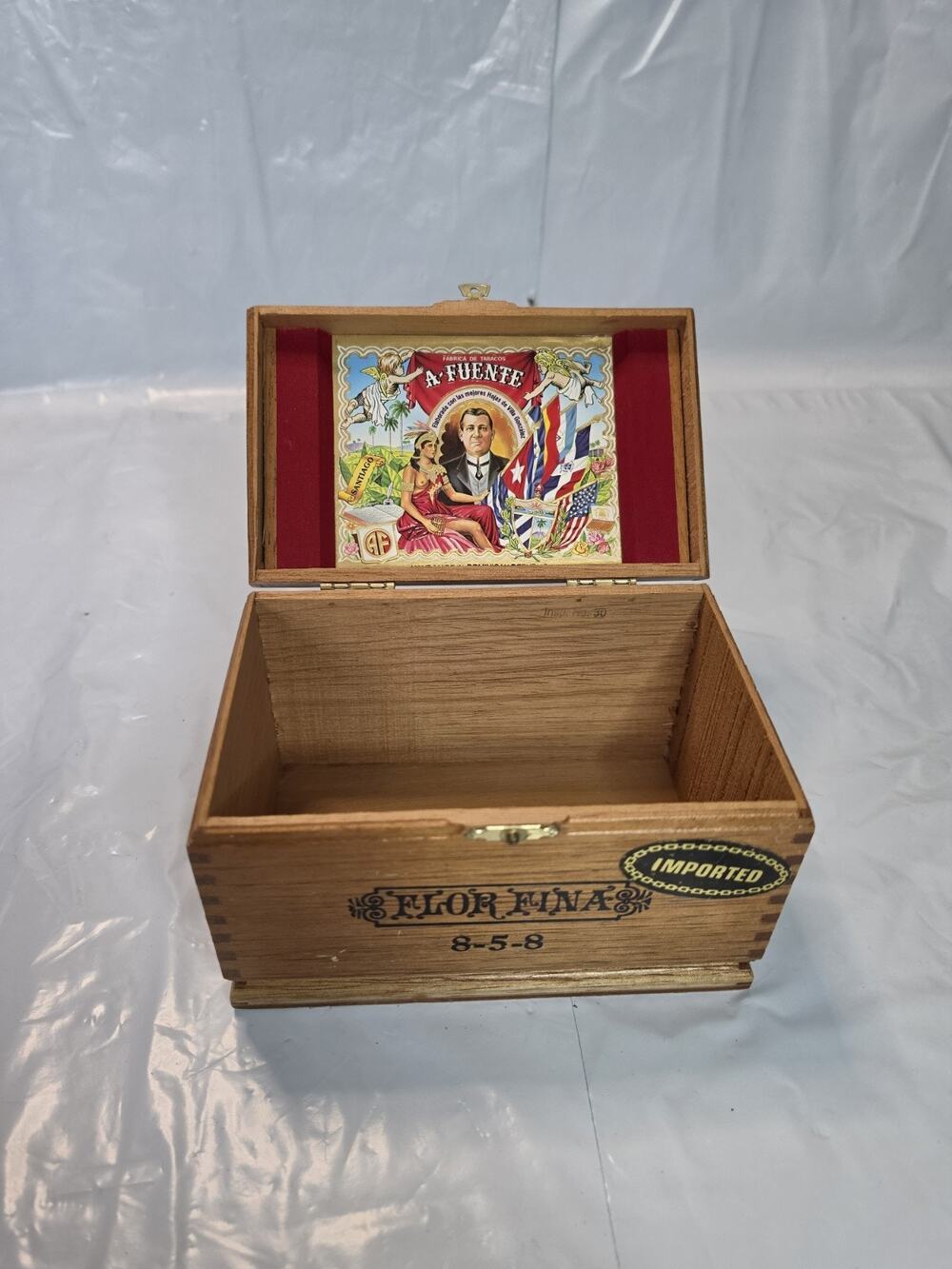 Flora Fina Wooden Cigar Box 8-5-8 Imported Dominican Republic A Fuente Handmade